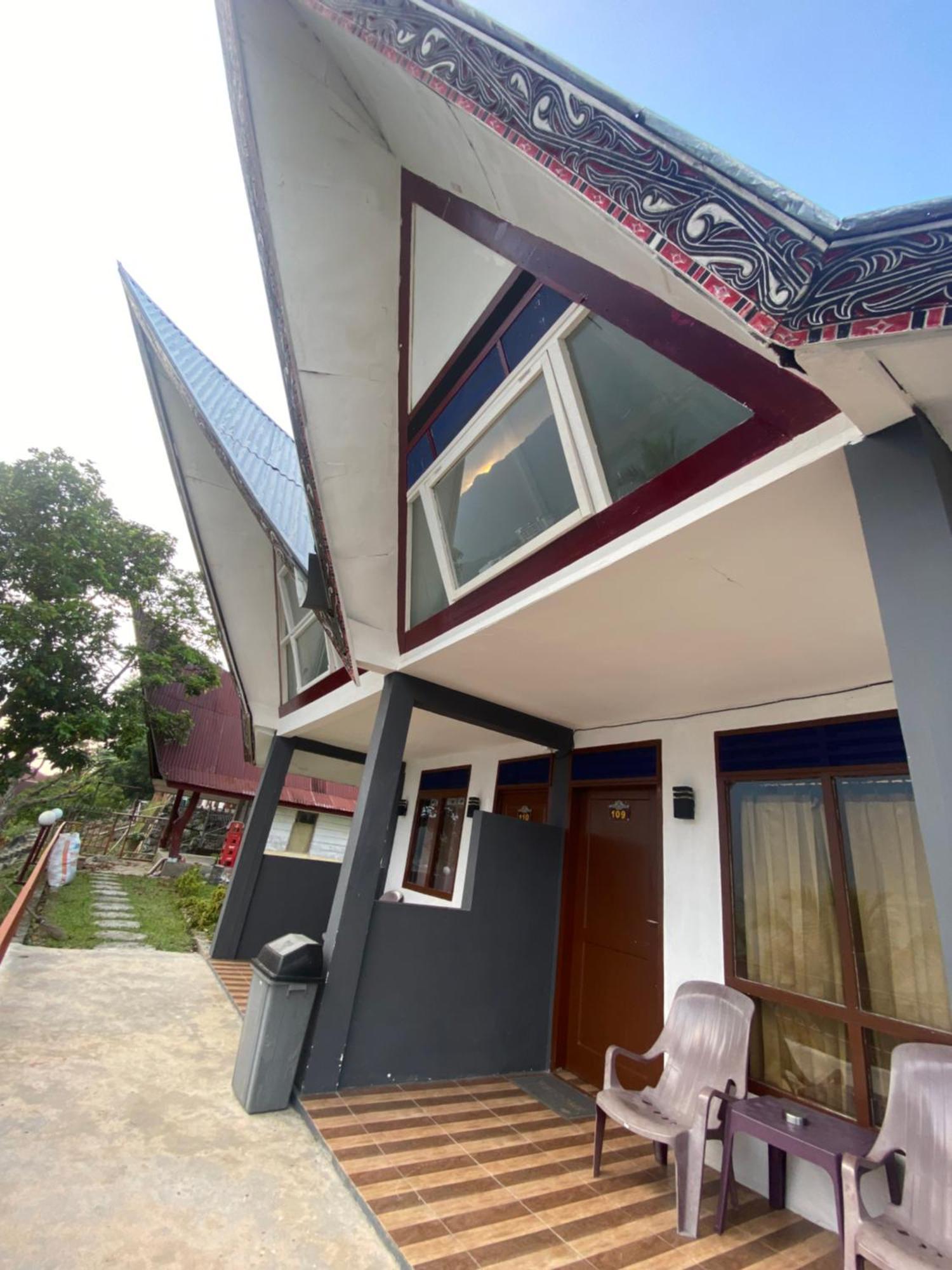 Vandu'S View Guest House & Restaurant Tuk Tuk Exterior photo